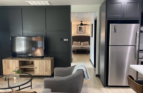 Houston Apartment | Champion Suite in Golf Course Community