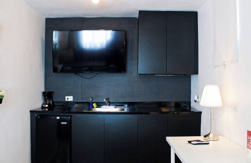 Ponce Centro Apartment | Chandelier 201