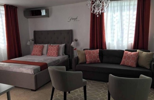 Ponce Centro Apartment | Chandelier 302