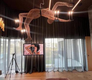 Tuchomerice Villa | Chandelier Sky Mansion - express