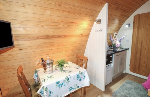 Spalding Cottage | CHANTELLES, pet friendly, with a garden in Holbeach