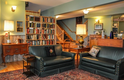 North River Bridge Hotel | Chanterelle Inn & Cottages featuring Restaurant 100 KM