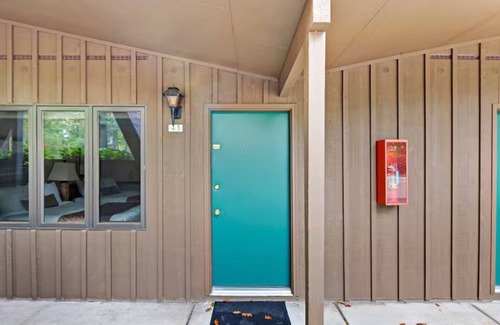 Eagle River Apartment | Chanticleer Inn 43