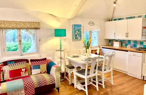 Stenalees House | Chapel Barn, near Camel Trail, Bodmin - sleeps 4 guests+parking+doggie