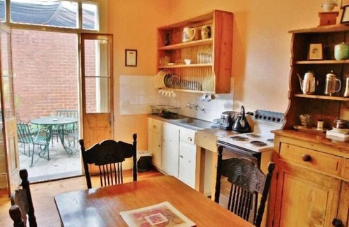 North Adelaide Cottage | Chapel Cottage 2 bedroom