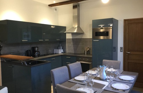 Courcelles-sous-Moyencourt Cottage | Character house within the castle grounds with discovery of llamas