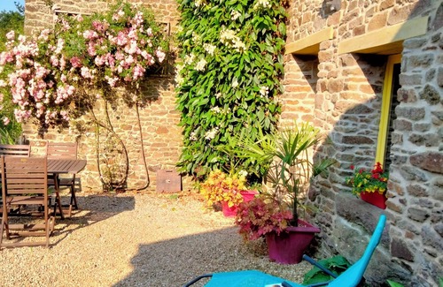Saint-Helen Cottage | Character cottage between Dinan and St Malo. Quiet, close to tourist sites