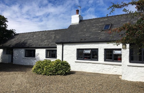 Newport Cottage | Character cottage, rural location 2 miles from the picturesque Newport village