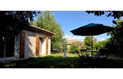 Saint-Marcel-de-Careiret Cottage | Character house in the countryside with swimming pool in St Marcel de careiret