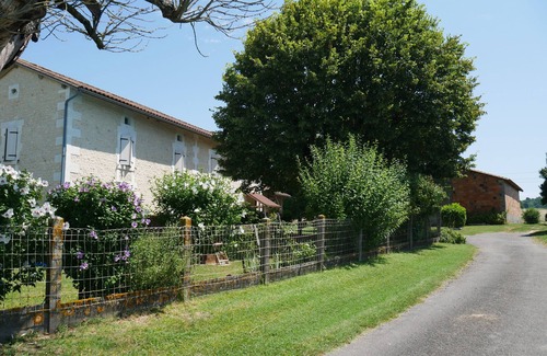 Nouvelle-Aquitaine House | Character house with garden & swimming pool