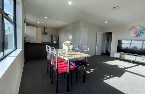 Saint Albans House | Character, quiet & new, near CBD: CNZhouse