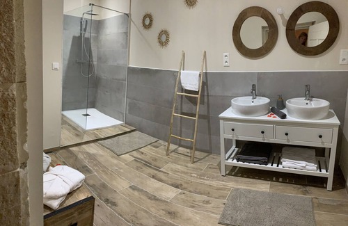 Milhaud Apartment | Character Suite ⭐️⭐️⭐️