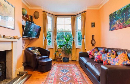 Crofton Park House | Characterful end of terrace house in cul de sac leading to impressive park