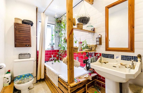 Crofton Park House | Characterful end of terrace house in cul de sac leading to impressive park