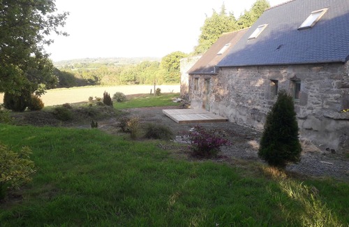 Belle-Isle-en-Terre House | Characteristic stone house near the village