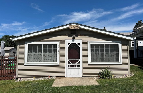 Monticello Cottage | Charlesworth Cottage with lake front access