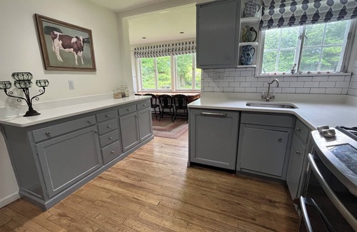 Rye House | Charm Colonial Walk to Town & Train · Bike to Beach