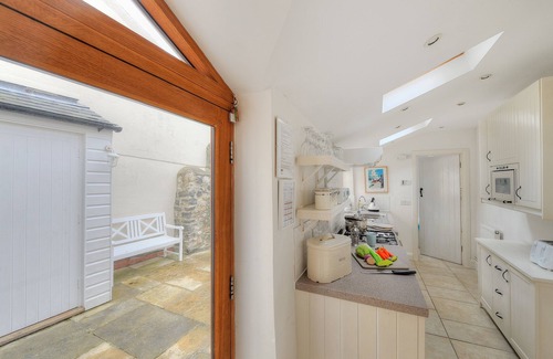 Charmouth Cottage | CHARM COTTAGE, family friendly, country holiday cottage in Charmouth
