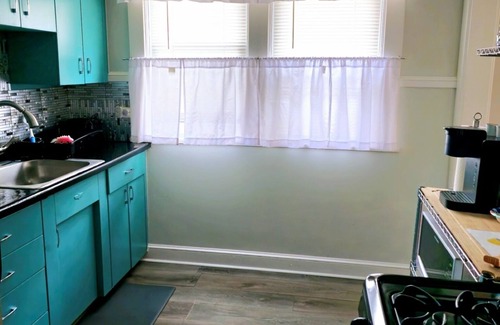 Cleveland House | Charm in Larchmere! near Cleveland Clinic, CWRU, Univ Hosp, Downtown, w/Porch!