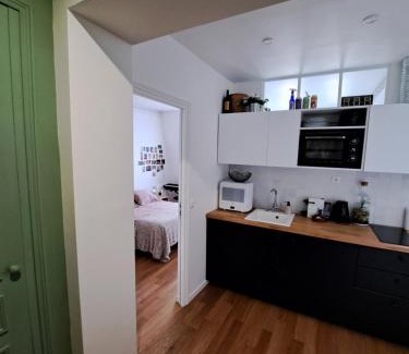 Pere Lachaise Apartment | Charmant deux pièces typiquement parisien