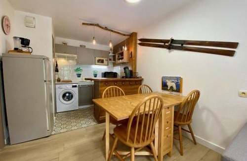 Peyragudes Apartment | Charmant Logement de plein pied avec piscine 2*