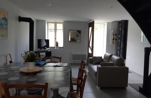 Lavoine House | Charmante Fermette avec Jardin, Proche Randonnées et Ski, à Lavoine - FR-1-489-136