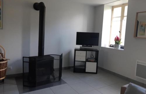 Lavoine House | Charmante Fermette avec Jardin, Proche Randonnées et Ski, à Lavoine - FR-1-489-136
