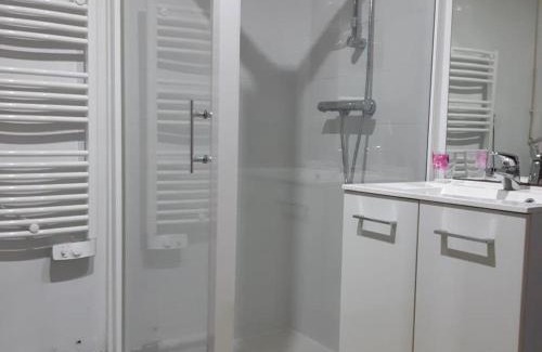 Lavoine House | Charmante Fermette avec Jardin, Proche Randonnées et Ski, à Lavoine - FR-1-489-136