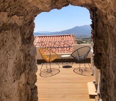 Montalba-le-Chateau House | Charmante maison de village avec toit terrasse