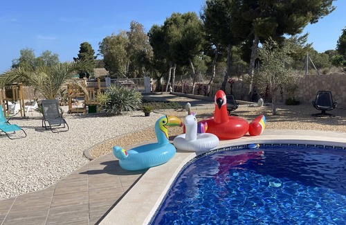 Hoya de los Patos Villa | Charmante Villa Avec Piscine en Bord de Montage et Proche de la Plage