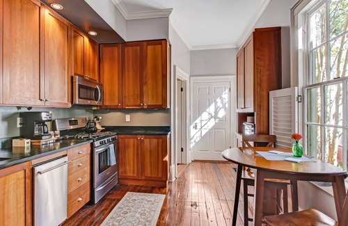 Savannah Victorian District House | Charmer near Forsyth Park, Heated Pool Access!