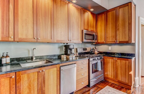Savannah Victorian District House | Charmer near Forsyth Park, Heated Pool Access!
