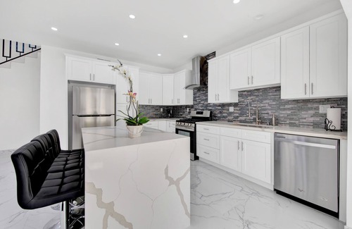 Reseda House | Charmer Salt Water Pool 2 Story House 2800 sq ft