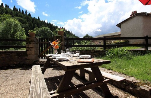 Saint-Didier-sur-Doulon Cottage | Charming Village Cottage with Courtyard, near Lavaudieu & Doulon Church