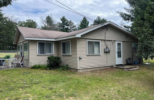 St. Helen House | Charming 1-bedroom 1/2 house in soothing St Helen Hideaway with WiFi
