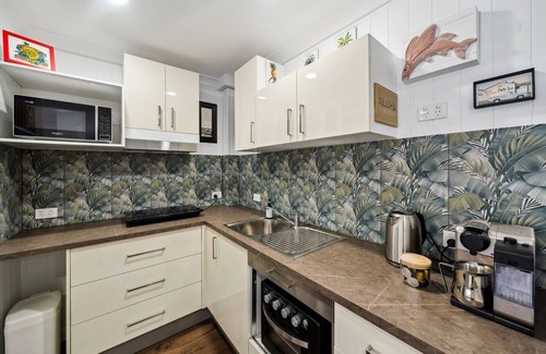 Burleigh Heads Apartment | Charming 1-bed apartment, located directly across the road from Burleigh Beach!
