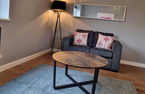 Knightcote Apartment | Charming 1-bed Apartment Near Redditch Town Centre