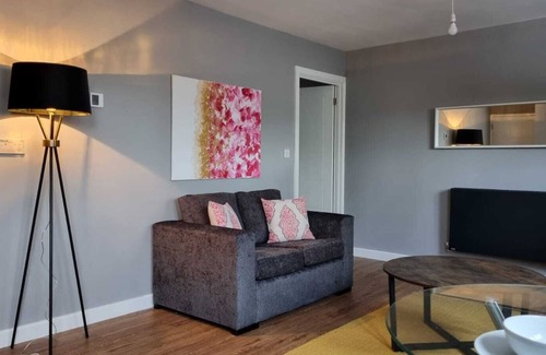 Knightcote Apartment | Charming 1-bed Apartment Near Redditch Town Centre