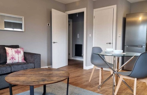 Knightcote Apartment | Charming 1-bed Apartment Near Redditch Town Centre