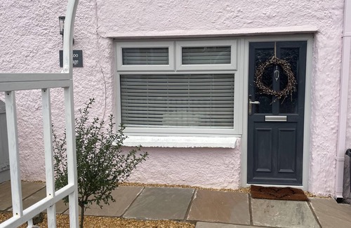 Brynmenyn Cottage | Charming 1-Bed Cottage in Brynmenyn