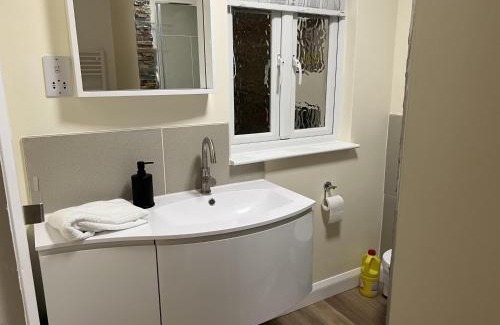 Filby House | Charming 1-Bed Lodge in woodland setting