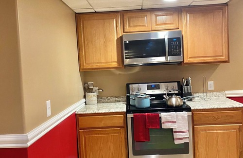 Jackson Apartment | Charming 1-bedroom first floor walking apt in fabulous sub of Jackson Township