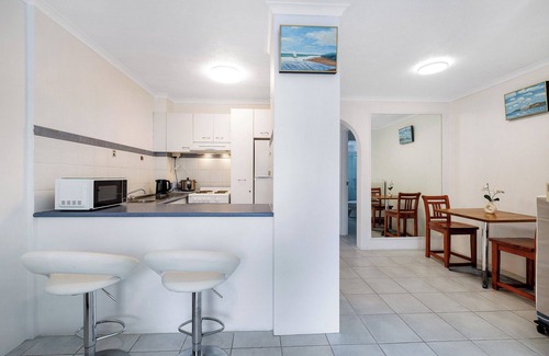 Burleigh Heads Apartment | Charming 1-Bed with pool & close to the beach!