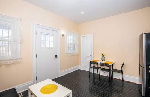 Niagara Falls Apartment | Charming 1-Bedroom Retreat with Central Air – Prime Location!"