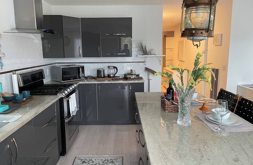 Riverside Apartment | Charming 1-bedroom apartment in amazing Greenwich with WiFi, AC, free parking