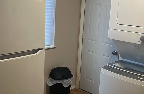 Airport Township Apartment | Charming 1-bedroom apartment in terrific Hazelwood with AC, WiFi