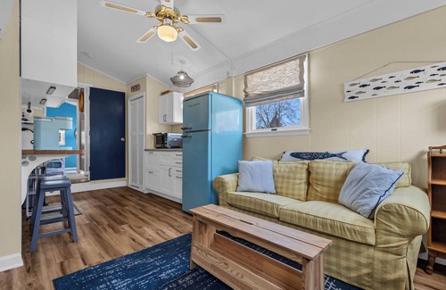 Westbrook Center Apartment | Charming 1-bedroom apartment with AC, 3 minute walk to beach, and new hot tub