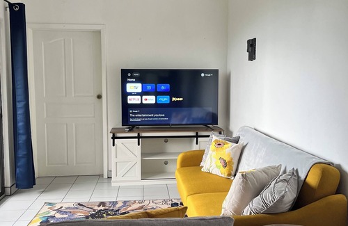 Estate Fortuna Hill Apartment | Charming 1-bedroom apartment in vibrant St Thomas with WiFi