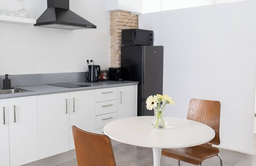 El Pilar Apartment | Charming 1-bedroom apartment in lovely València with WiFi, AC
