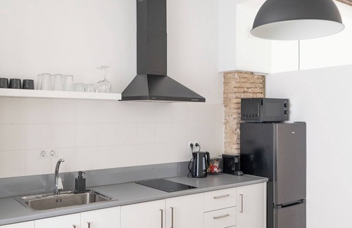 El Pilar Apartment | Charming 1-bedroom apartment in lovely València with WiFi, AC